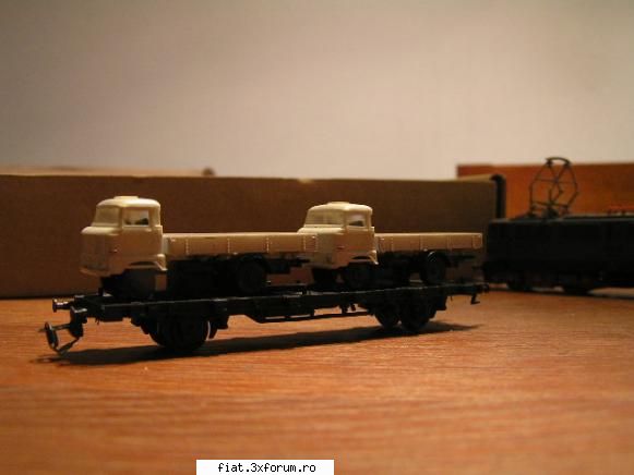 Trenuletele noastre - vagon transportor camioane IFA - Classic corner