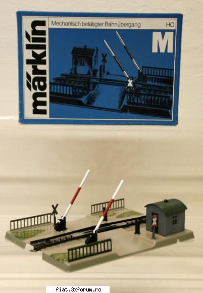 Trenuletele noastre - Un alt accesoriu Marklin interesant este trecerea - Classic corner