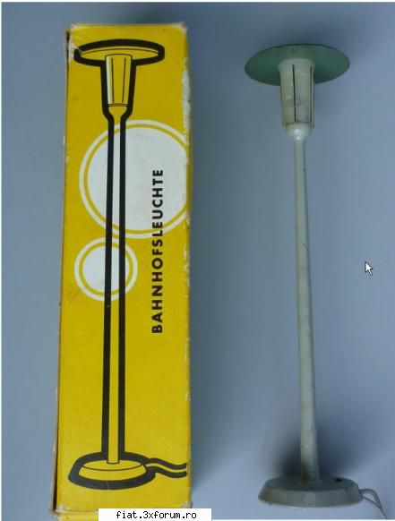 Trenuletele noastre - Am si vreo 2 lampi Marklin 7047 in cutiile lor - Classic corner