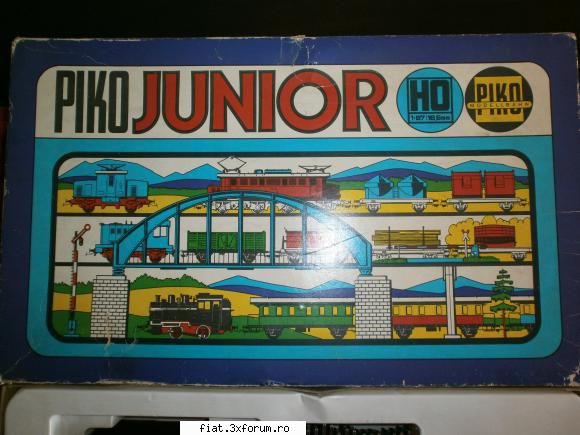 Trenuletele noastre - un set PIKO Junior in stare NOS - Classic corner