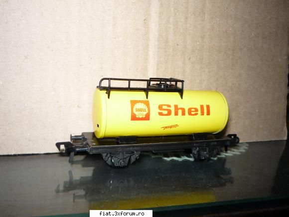 Trenuletele noastre - apoi o cisterna SHELL care a suferit aproximativ - Classic corner