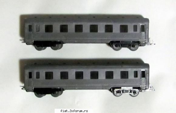 Trenuletele noastre - Vand 2 vagoane calatori scara HO, 1/87, prod - Classic corner
