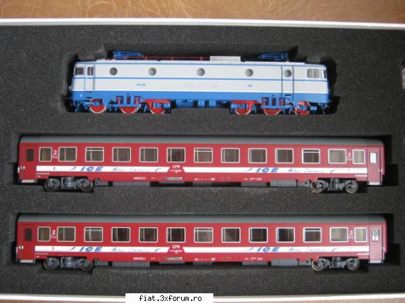 Trenuletele noastre - Set tren cu locomotiva in vopsirea traditionala - Classic corner