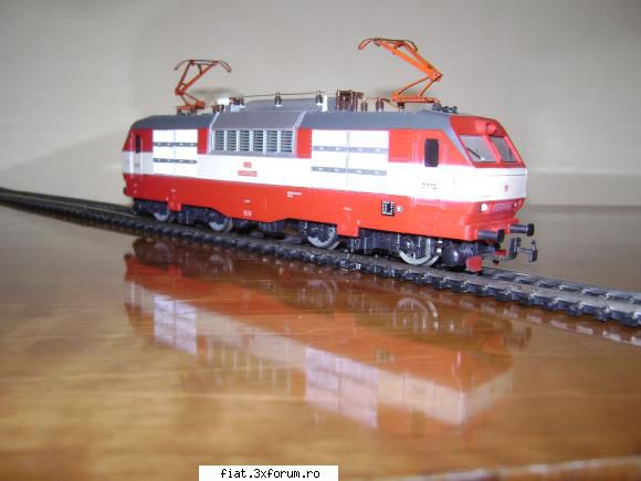 Trenuletele noastre - Pt. ca ne apropriem de anii '80: ES 499.2 - Classic corner