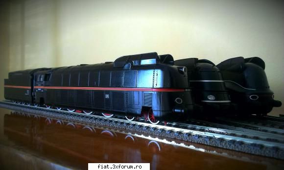 Trenuletele noastre - Prezint si a treia locomotiva aerodinamica - Classic corner