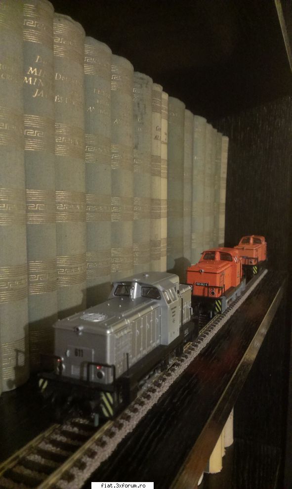 Trenuletele noastre - Intre timp s-a gasit si locomotiva de manevra V60 - Classic corner