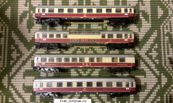 Trenuletele noastre - Colectie M�rklin de vagoane, cladiri si - Classic corner