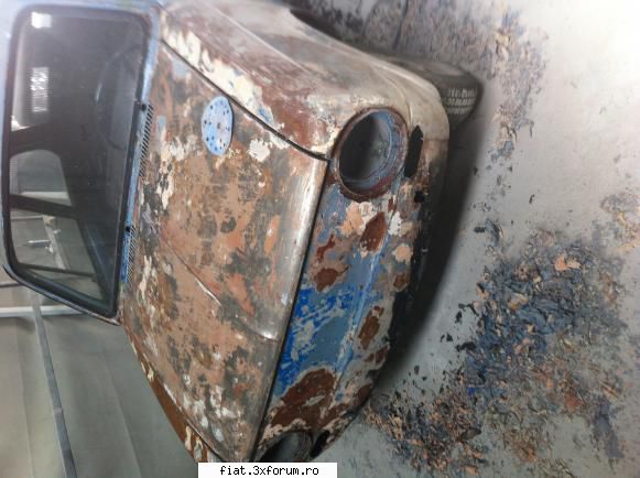 Un Fiat pe drumul cel bun! - Inceput de �ndepărtare vopsea cu spray - Masina mea...