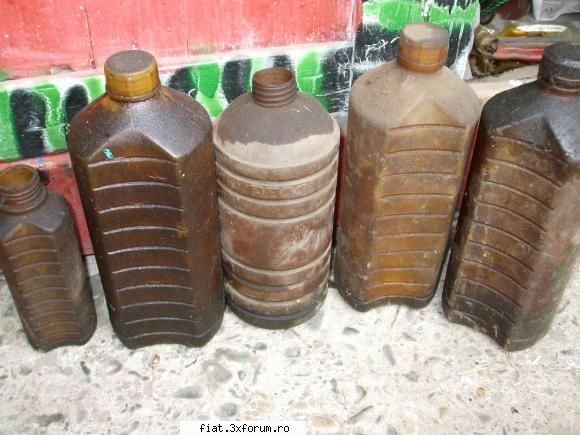 VAND piese FIAT 1100 - ceva interesant, bidoane vechi de ulei de pe - Bursa