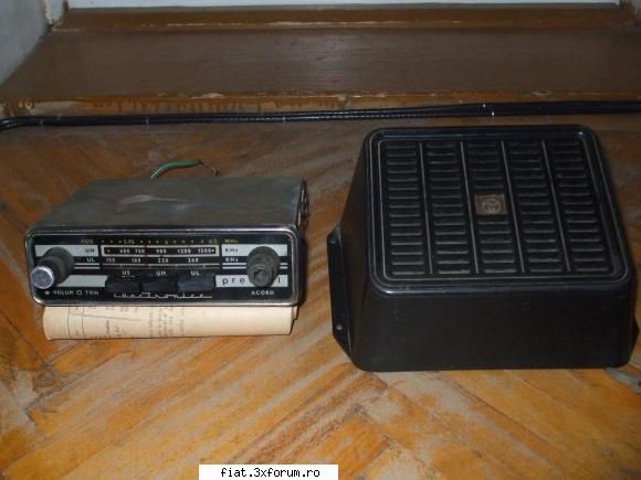 VAND radio PREDEAL+boxa LIRA - radio PREDEAL , si o boxa LIRA- 60 lei ambele - Bursa