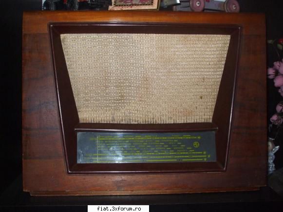 VAND radio vechi romanesc - Vand radio SERENADA fabricat in 1955, starea se - Anunturi