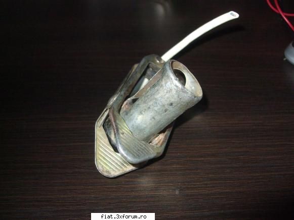 VAND steme diverse - lampa de 12V avarie, se poate lega la baterie pta - Anunturi