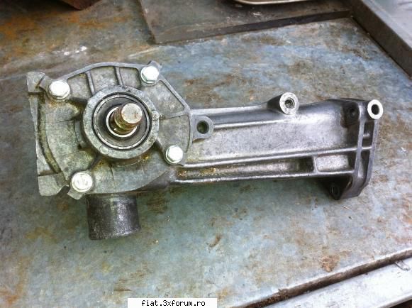 V�nd pompa apa Fiat 850 - V�nd pompa apa Fiat 850 reconditionata in stare - Bursa