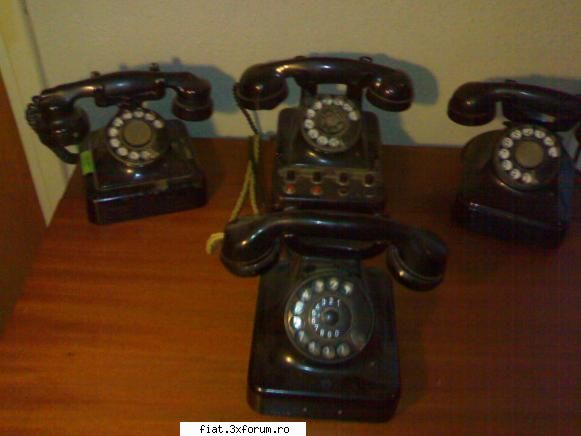 Vand : 4 buc. TELEFOANE EPOCA DIN BACHELITA ! - TELEFOANE ... dar nu VERTU - uri . O poza spune - Anunturi