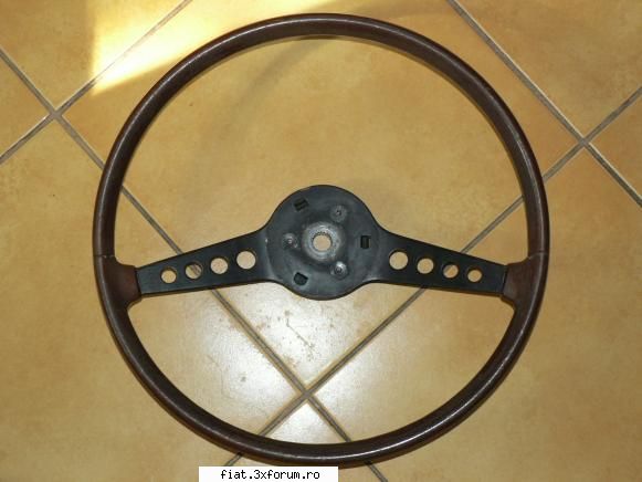 Vand Fiat 850 Coupe Sport - 3. Volan crapat in 2 locuri, fara inelul pentru - Club Fiat 850