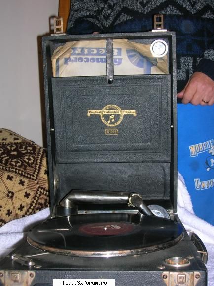 Vand : PATEFOANE HIS MASTERS VOICE & COLUMBIA - FUNCTIONALE ! - OFER spre vanzare 3 patefoane - Anunturi