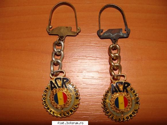 Vand borseta,album,breloc ACR - Pret:30 lei/buc VANDUTE! - Anunturi