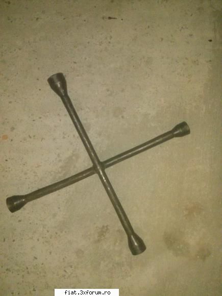 Vand cateva piese dacia 1300 - capac volan 10lei,ceasuri bord 25lei,ornamente - Alte marci