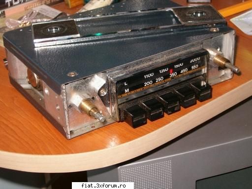 Vand diverse accesorii auto clasice - Radio "Radiomobile" fata demontabila 250ron - Anunturi