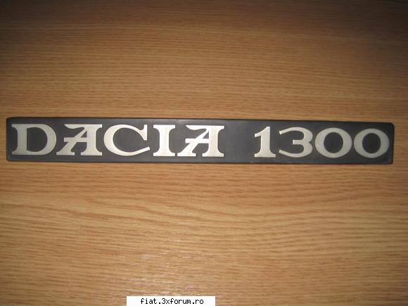 Vand diverse embleme - sigla UAP - 25 lei scris UAP - 40 lei sigla Dacia - Anunturi