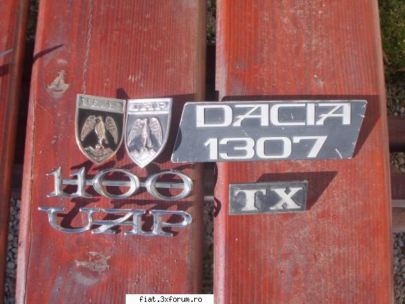 Vand diverse embleme - La vanzare : 2 steme UAP - 20 lei/buc Dacia lei - Anunturi