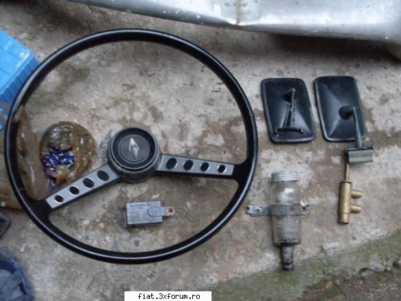 Vand diverse piese - Volan D1100=40 lei, 2oglinzi Trabant=15 lei - Anunturi
