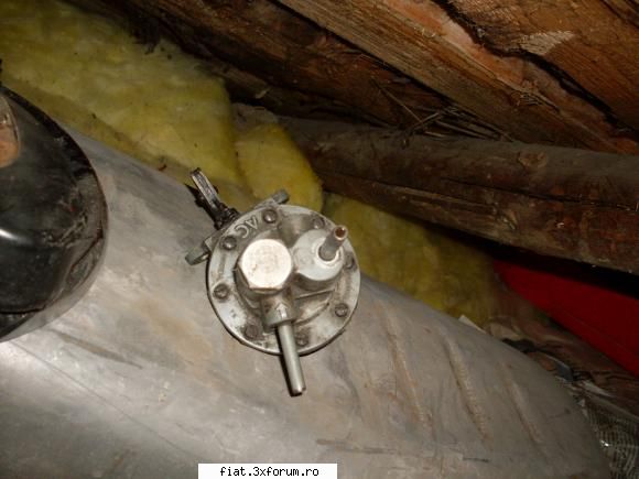 Vand diverse piese - Pompa benzina Renault8/10 functioneaza foarte - Anunturi