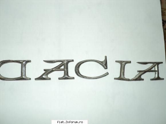 Vand embleme noi - Dacia 1300, 1971 - scris dacia care NU e legat - Anunturi