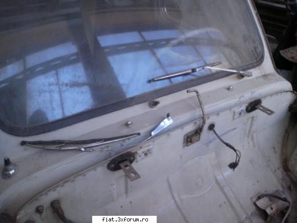 Vand fiat 600d - parbrizul montat cu stergatoare si ce mai e pe - Bursa