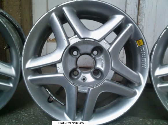 Vand jante momo - Am de vanzare patru jante momoFerrari 7J 15'' - Anunturi