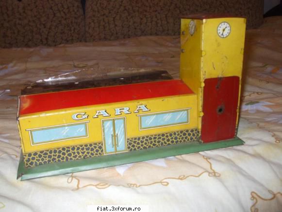 Vand jucarii romanesti - GARA romaneasca, aceasta fata fiind impecabila - Classic corner