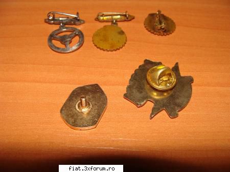 Vand lot insigne tema auto/moto (ACR) - timariu dragos - Anunturi