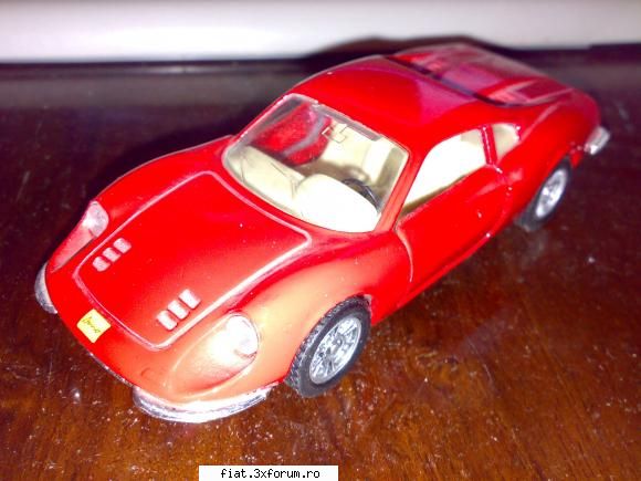 Vand machete si masinute - ferrari Dino 246 gt - Maisto 1:36 , stare buna - Anunturi