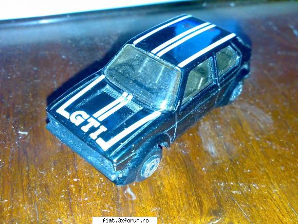 Vand machete si masinute - golf 1 GTI , maisto scara 1:60, in stare f buna - Anunturi