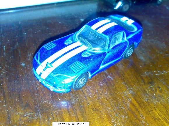 Vand machete si masinute - dodge viper , maisto scara 1:60, in stare f buna - Anunturi