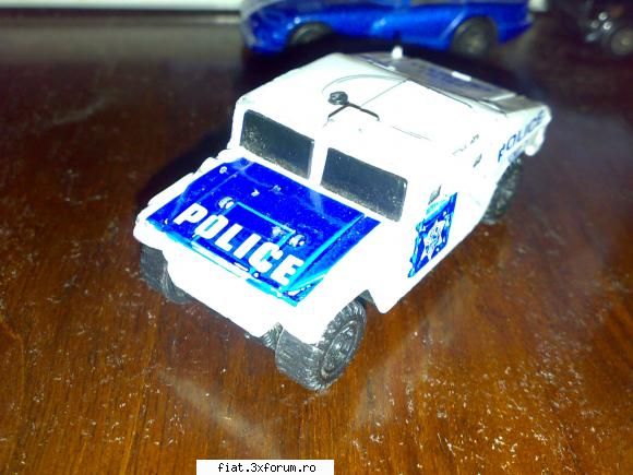 Vand machete si masinute - hummer police , matchbox , scara 1:70 . 3 lei - Anunturi
