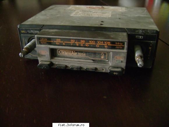 Vand niste radiouri - Radio Transair,functioneaza dar este cu multe - Anunturi