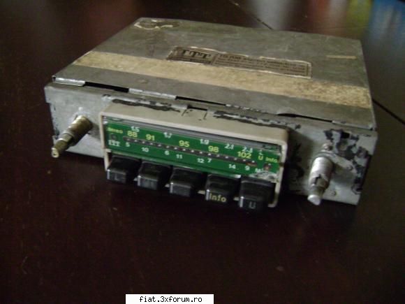 Vand niste radiouri - Radio ITT functional... Pret 50 ron neg - Anunturi