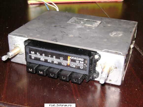 Vand niste radiouri - Radio Akkord Milan,in stare buna Pret 100 ron neg - Anunturi