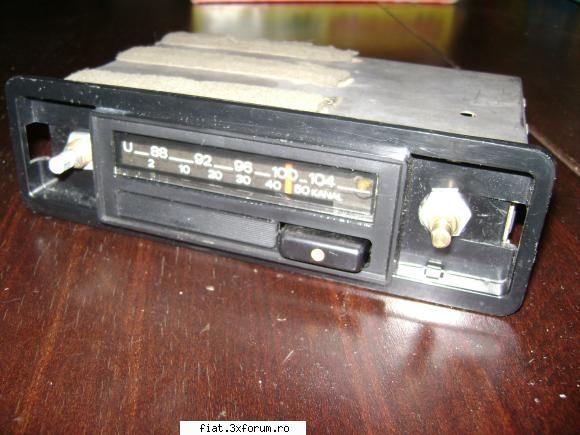 Vand niste radiouri - Radio japonez,simpatic Hitachi Pret 80 ron neg - Anunturi