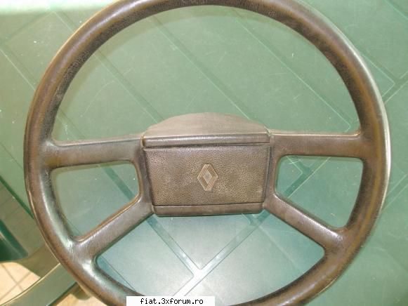 Vand pentru Dacia 1300 piese rare - volan R12 faza 2 - 50 lei - Anunturi