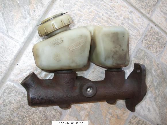 Vand pentru Dacia 1300 piese rare - pompa frana R lei - Anunturi