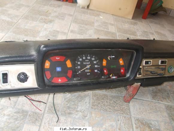 Vand pentru Dacia 1300 piese rare - bord Renault 12 complet - Anunturi