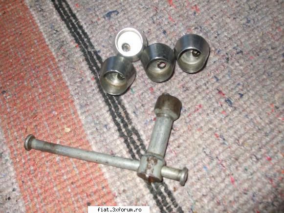Vand pentru Dacia 1300 piese rare - antifurturi inox Dacia lei set - Anunturi