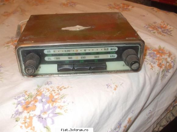 Vand pentru Dacia 1300 piese rare - radio Predeal 2 nefunctional - 50 lei - Anunturi