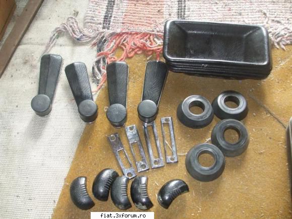 Vand pentru Dacia 1300 piese rare - accesorii usa frantuzesti -50 lei - Anunturi