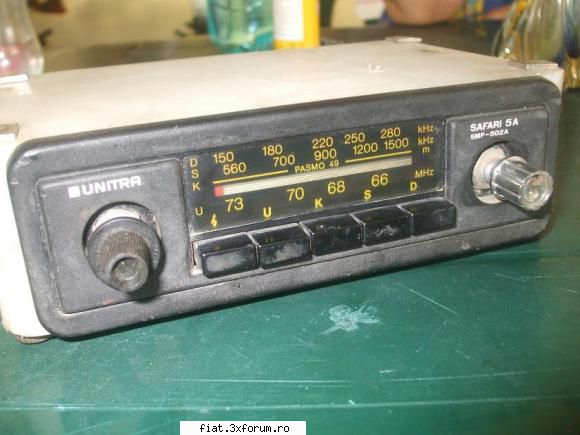 Vand pentru Dacia 1300 piese rare - radio UNITRA cu suport de prindere facut fff - Anunturi