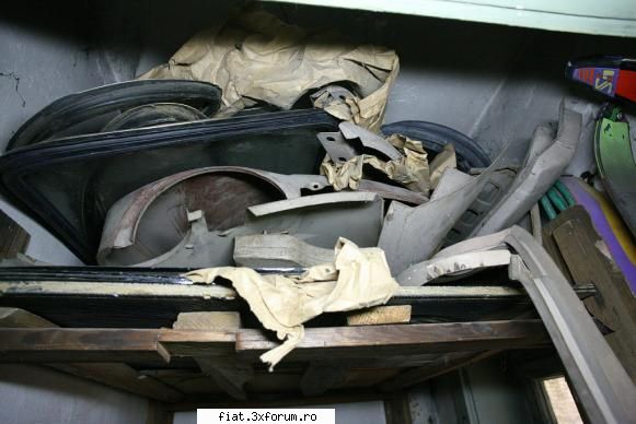 Vand piese FIAT 850 - salut .. vind diferite piese NOI dar si vechi in - Bursa