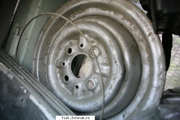 Vand piese FIAT 850 - una janta noua - 50 - Bursa