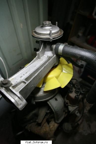 Vand piese FIAT 850 - VANDUT .. pompa de apa ...cu foarte putin timp - Bursa